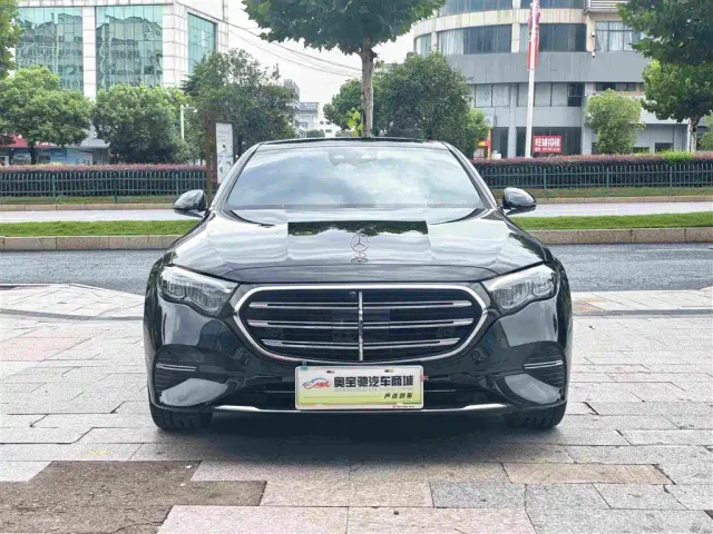 Mercedes-Benz E-Class — Фото автомобиля 2