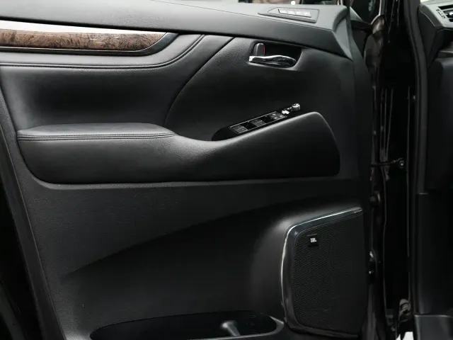 Toyota Alphard — Фото автомобиля 7