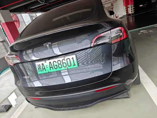 Tesla Model Y — Фото автомобиля 9