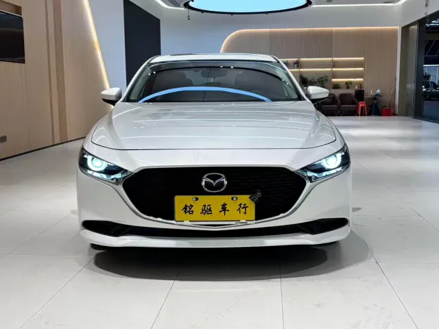 Mazda Axela — Фото автомобиля 2