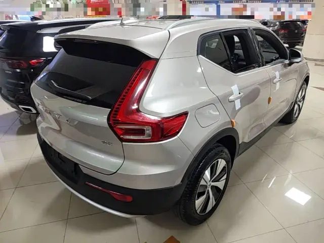 Volvo XC40 — Фото автомобиля 6