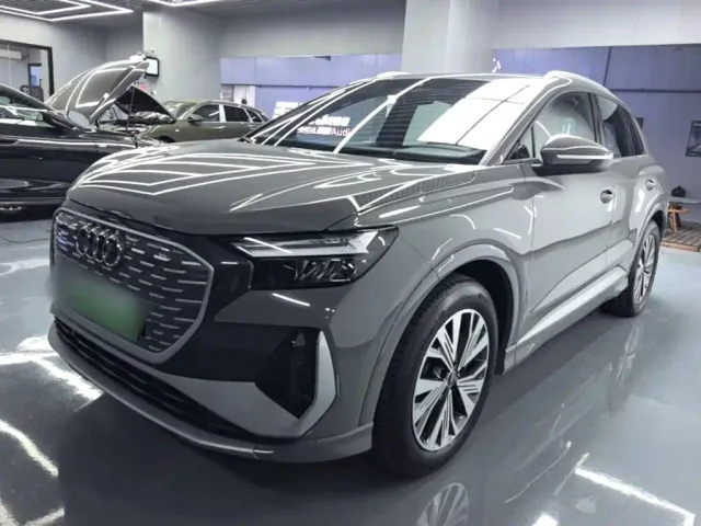 Фотография автомобиля — Audi Q4 e-tron