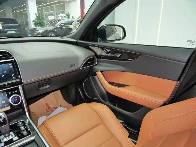 Jaguar XEL — Фото автомобиля 11