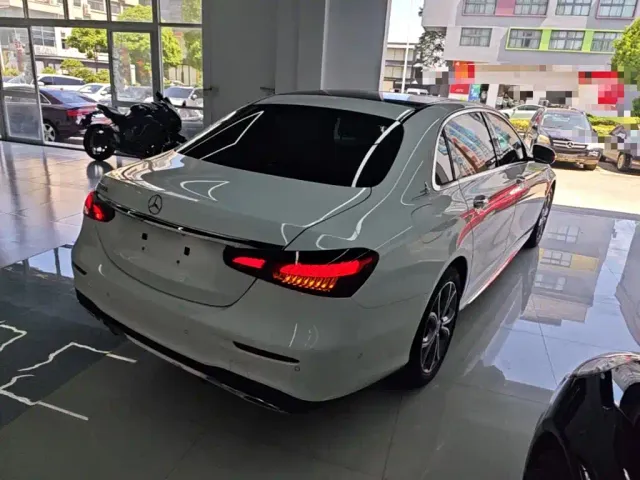 Mercedes-Benz E-Class — Фото автомобиля 6