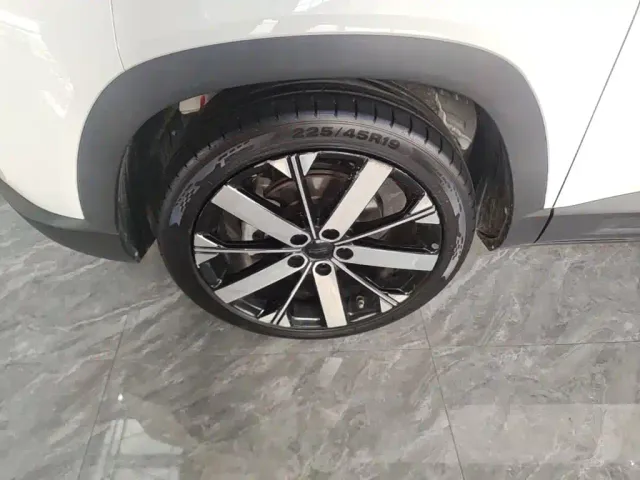 Geely ICON — Фото автомобиля 22