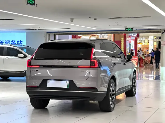 Volvo XC70 Plug-in Hybrid — Фото автомобиля 7