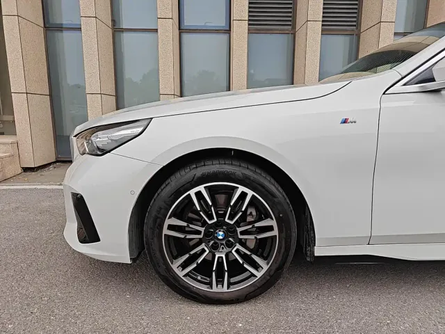 BMW 5 Series — Фото автомобиля 6
