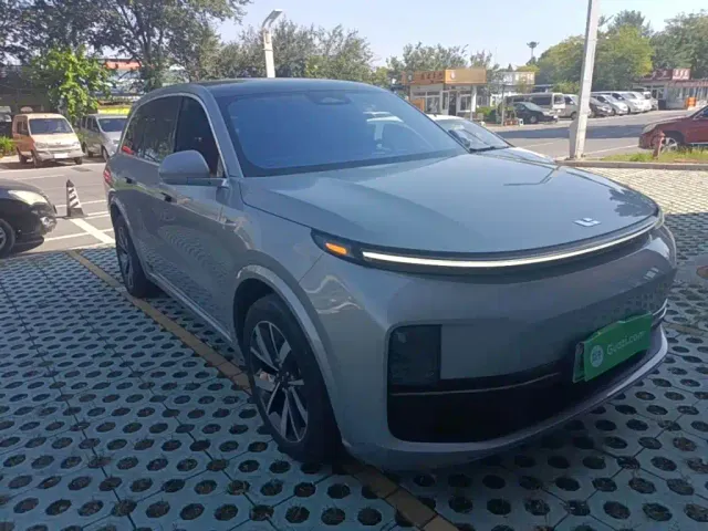 Li Auto L8 — Фото автомобиля 21
