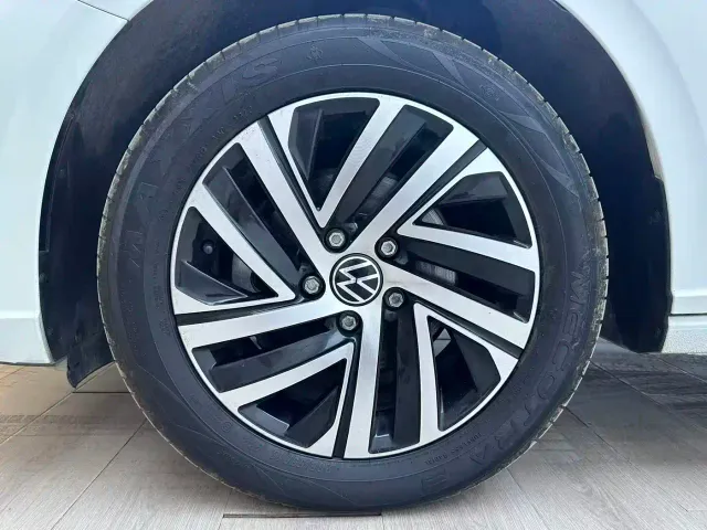 Volkswagen Lavida — Фото автомобиля 20