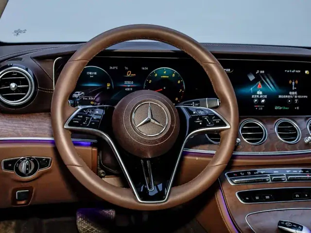 Mercedes-Benz E-Class — Фото автомобиля 21
