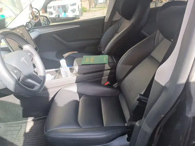 Tesla Model Y — Фото автомобиля 11