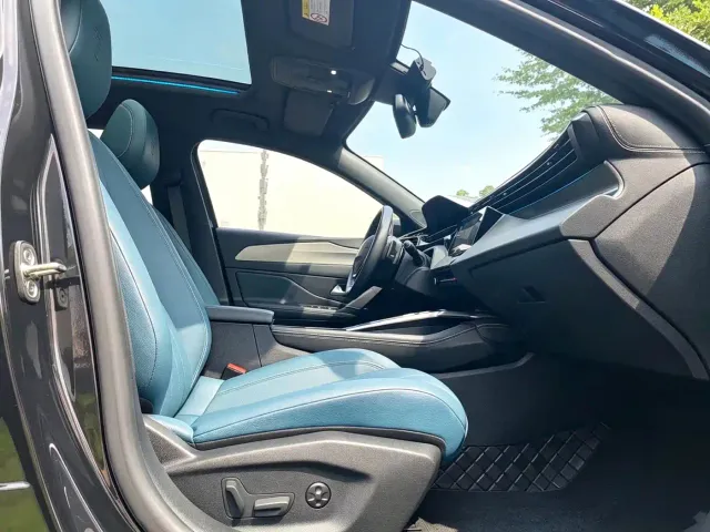 Peugeot 408X — Фото автомобиля 10