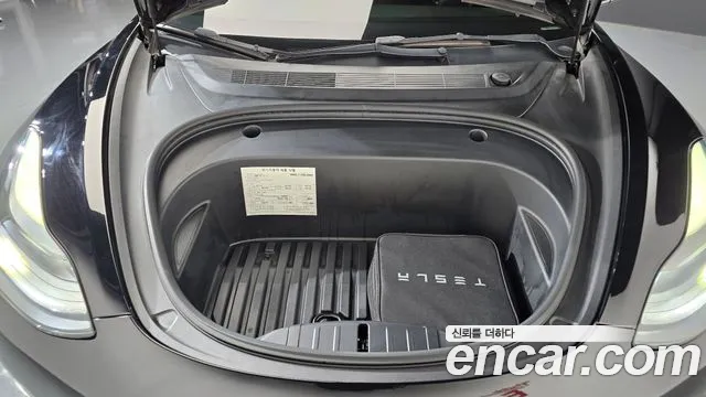 Tesla Model 3 — Фото автомобиля 9
