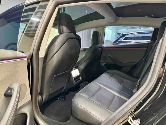Tesla Model 3 — Фото автомобиля 22