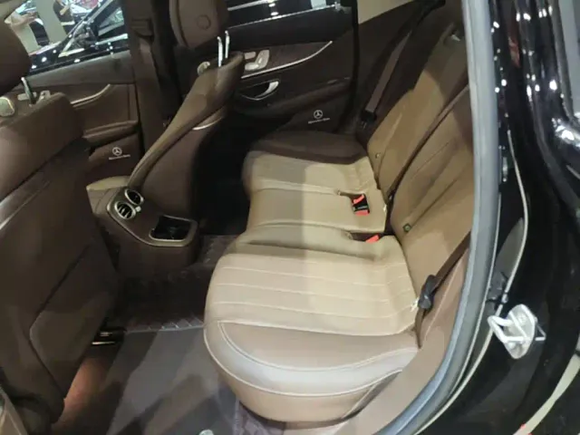 Mercedes-Benz E-Class — Фото автомобиля 16
