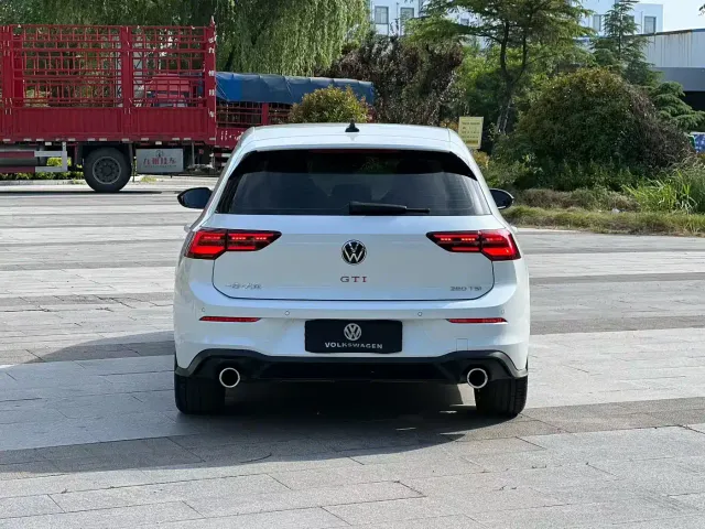 Volkswagen Golf GTI — Фото автомобиля 8