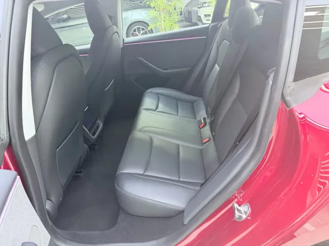 Tesla Model 3 — Фото автомобиля 10