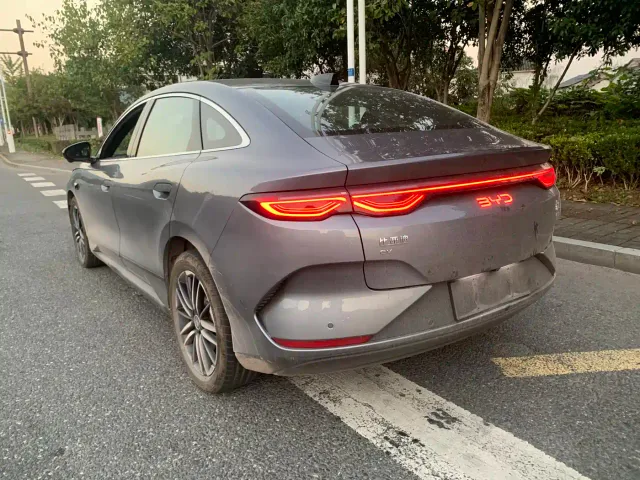 BYD Qin L — Фото автомобиля 10