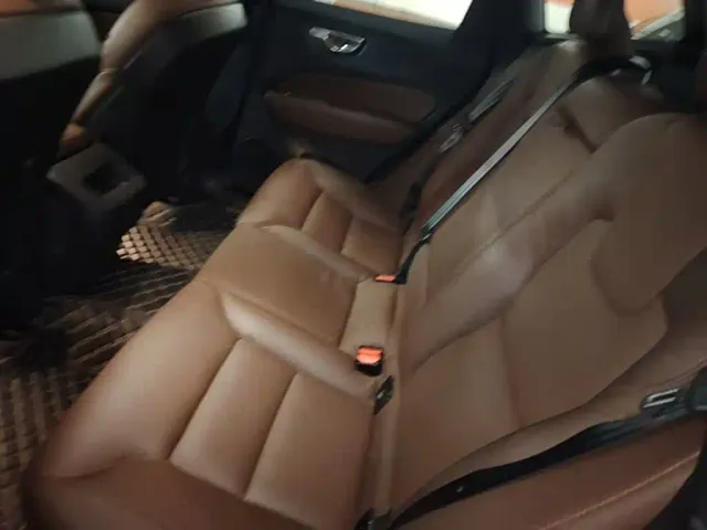 Volvo XC60 — Фото автомобиля 16