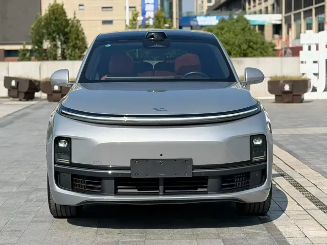 Li Auto L8 — Фото автомобиля 2