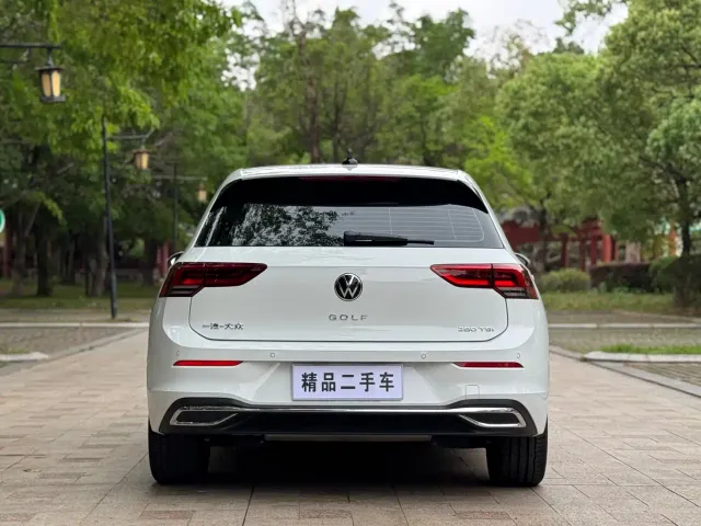 Volkswagen Golf — Фото автомобиля 7