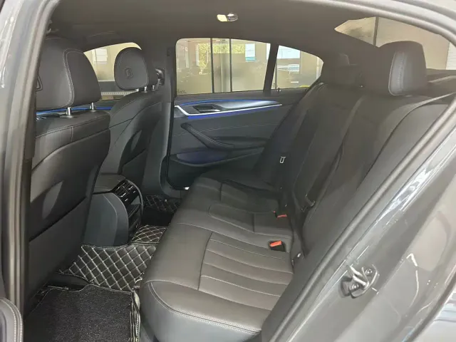 BMW 5 Series — Фото автомобиля 5
