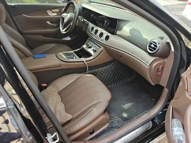 Mercedes-Benz E-Class — Фото автомобиля 8