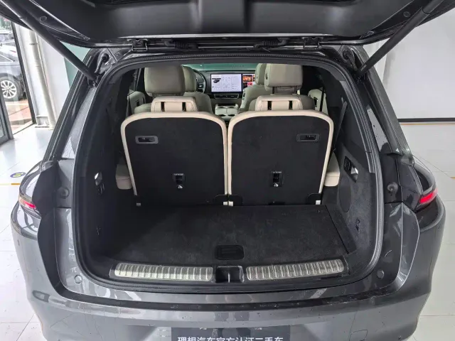 Li Auto L8 — Фото автомобиля 6