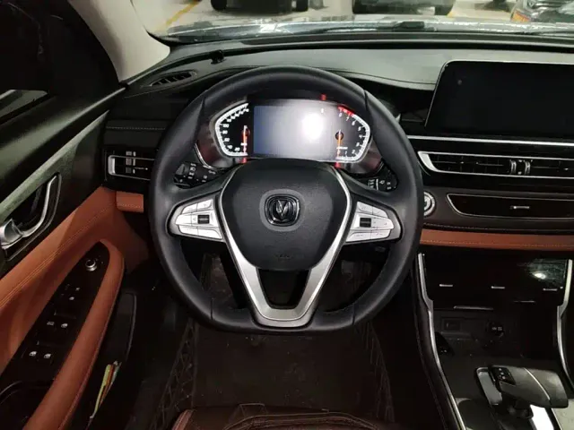 Changan CS75 — Фото автомобиля 10