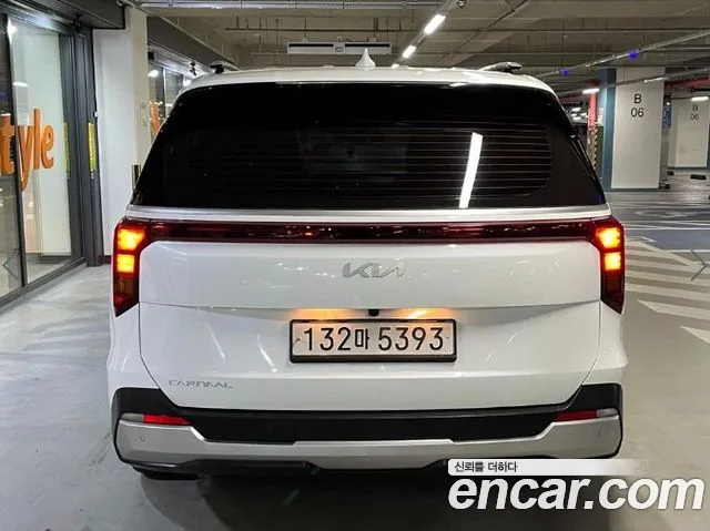 Kia Carnival Generation 4 — Фото автомобиля 5