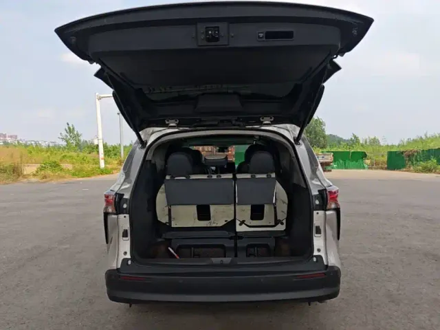 Toyota Sienna — Фото автомобиля 18