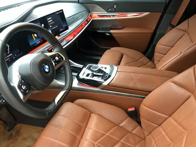 BMW 7 Series — Фото автомобиля 8