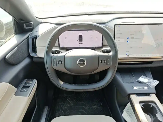 Volvo XC70 Plug-in Hybrid — Фото автомобиля 10