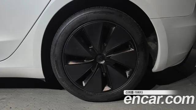 Tesla Model 3 — Фото автомобиля 6