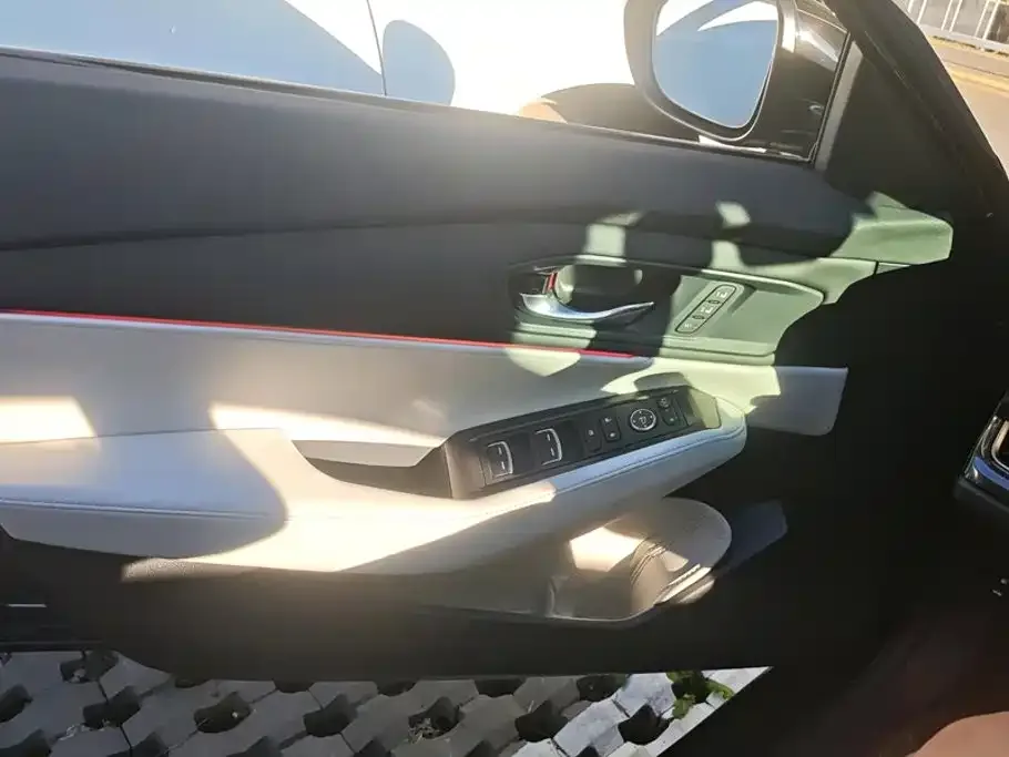 Honda Inspire Hybrid 2023 e:PHEV Smart Shine Edition — Фото автомобиля 7