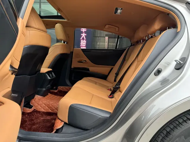 Lexus ES — Фото автомобиля 10