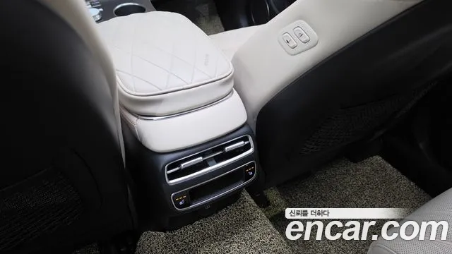 Genesis GV70 2.5T Бензин AWD — Фото автомобиля 6
