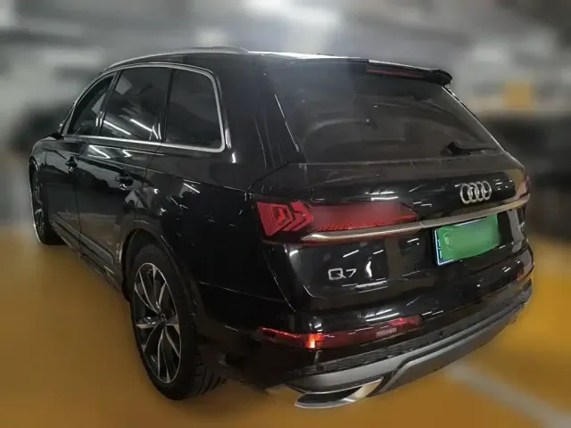Audi Audi Q7 2023 55 TFSI quattro S line Sport — Фото автомобиля 5