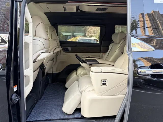 Toyota Alphard — Фото автомобиля 19