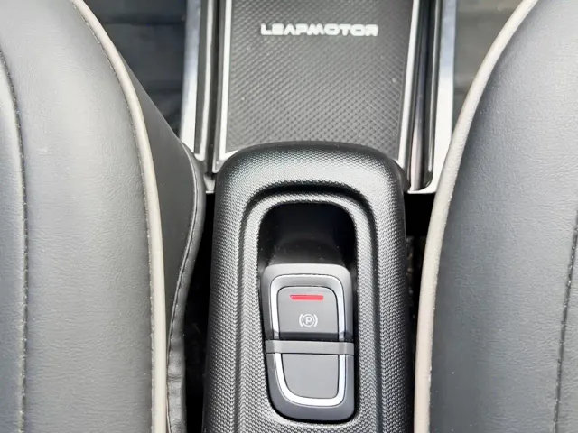 Leapmotor T03 — Фото автомобиля 15