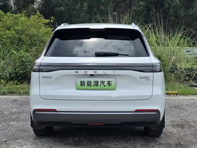 Geely Galaxy Starship 7 EM-i — Фото автомобиля 8