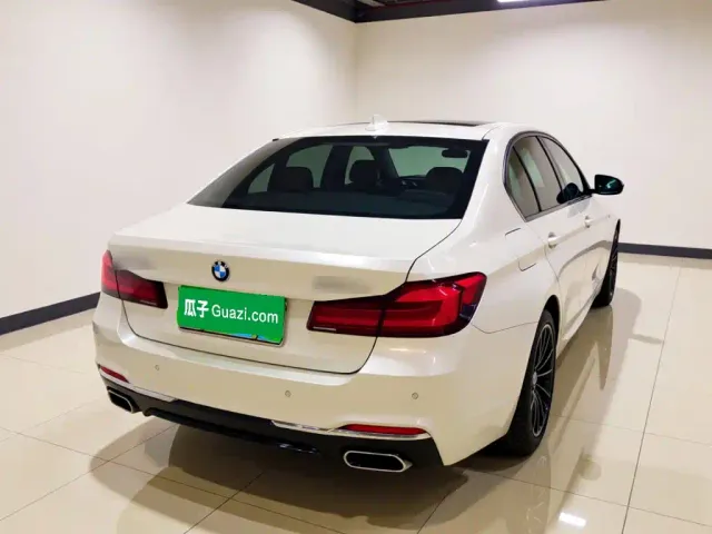BMW 5 Series — Фото автомобиля 5