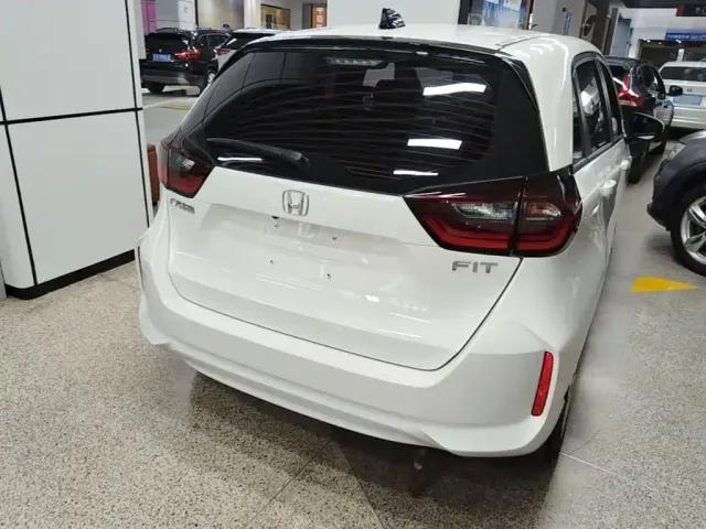 Honda Fit — Фото автомобиля 6