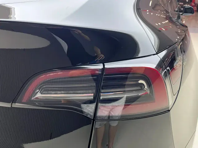 Tesla Model Y — Фото автомобиля 8