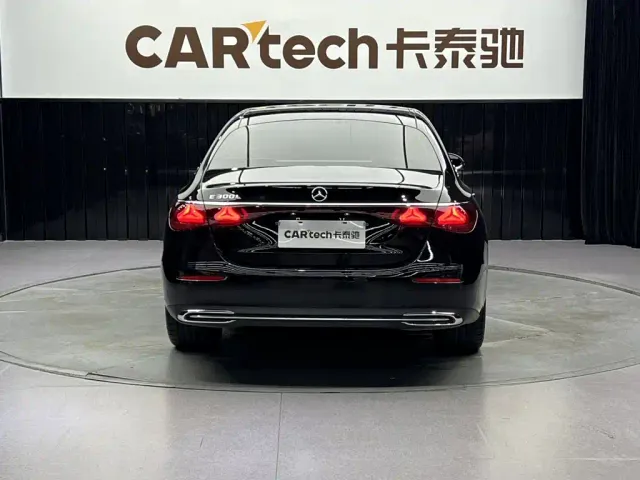 Mercedes-Benz E-Class — Фото автомобиля 6
