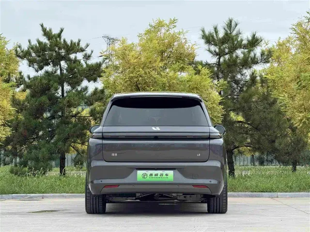 Li Auto L8 — Фото автомобиля 28