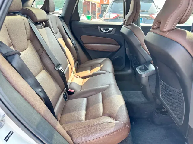 Volvo XC60 — Фото автомобиля 16