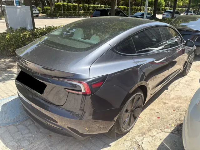 Tesla Model 3 — Фото автомобиля 4