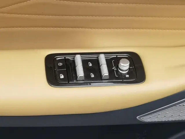 Geely Galaxy Starship 7 EM-i — Фото автомобиля 9