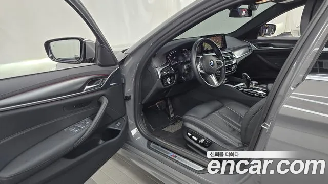 BMW 5 Series G30 — Фото автомобиля 10